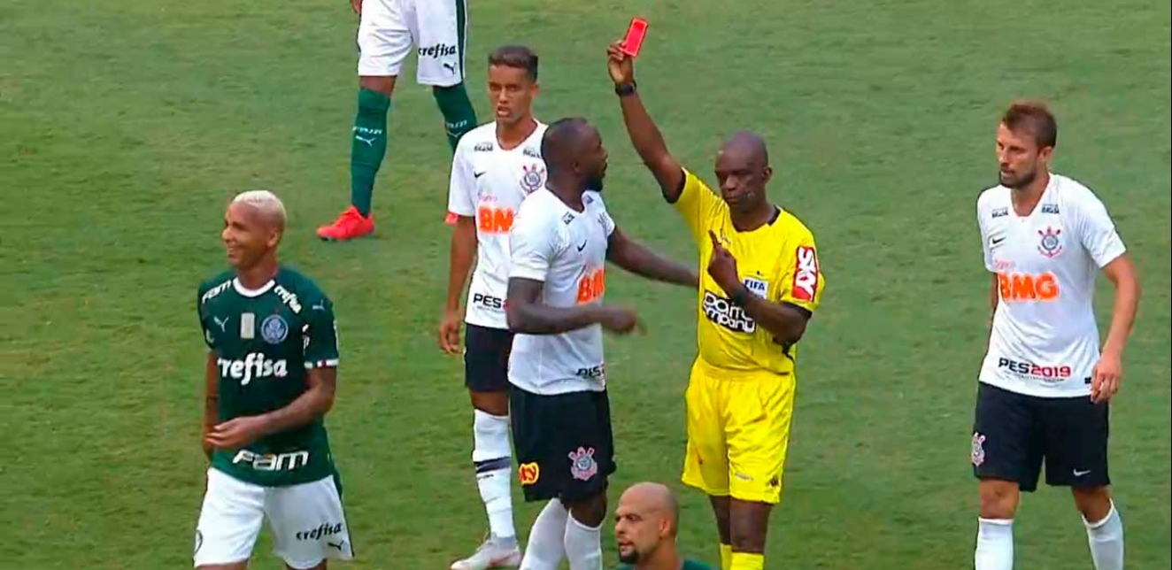 Campeonatos estaduais agitam o futebol no país